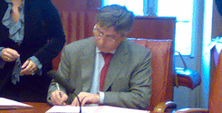file/ELEMENTO_NEWSLETTER/11113/Errani_che_firma.gif