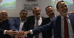 file/ELEMENTO_NEWSLETTER/14332/emiliano_Frattura_Oliverio_Pittella_180915.gif