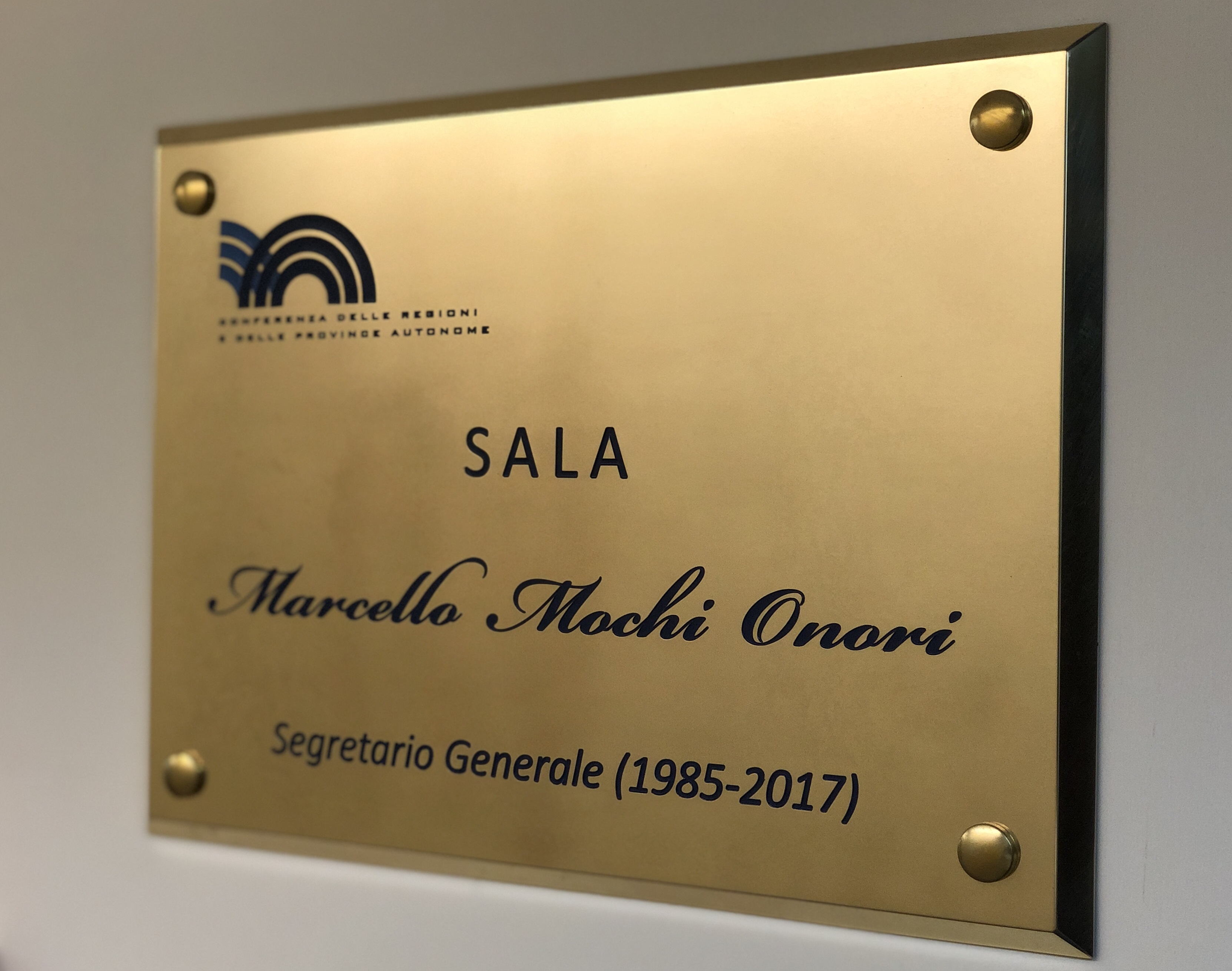 file/ELEMENTO_NEWSLETTER/20049/Conferenza_Regioni_salaMochiOnori_cartello.jpg