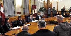 file/Image/dalleRegioni/Fugatti_firma_decreto_trento.jpg